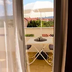 Marvil Cozy With Private Terrace And Free Parking Lägenhet Krk Town