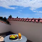 Marvil Cozy With Private Terrace And Free Parking Krk Town