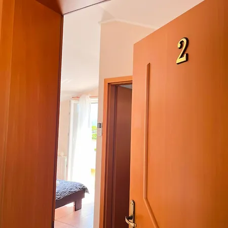 Apartment Marvil Cozy With Private Terrace And Free Parking Krk Town