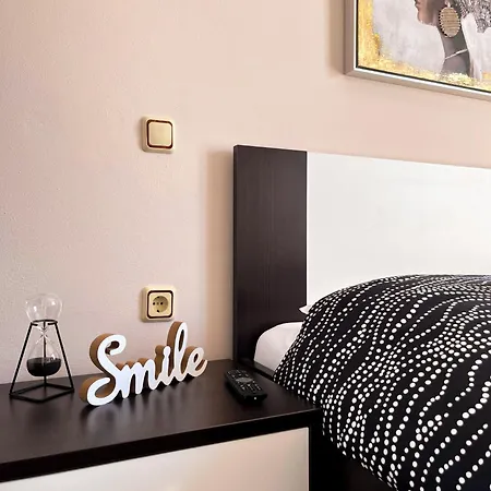 Marvil Cozy With Private Terrace And Free Parking شقة
