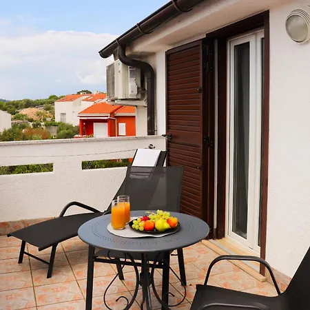 Marvil Cozy With Private Terrace And Free Parking شقة *