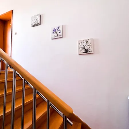 Marvil Cozy With Private Terrace And Free Parking Apartament