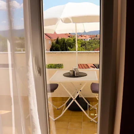 Marvil Cozy With Private Terrace And Free Parking Apartament Krk Town