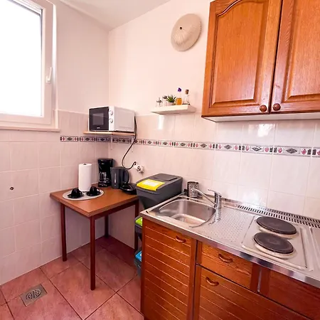 Marvil Cozy With Private Terrace And Free Parking Apartament
