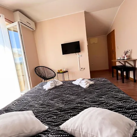 Marvil Cozy With Private Terrace And Free Parking Apartament