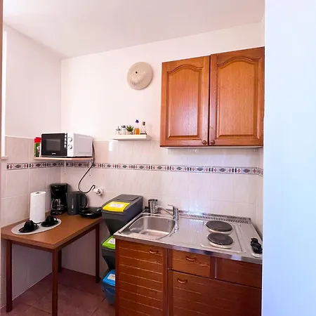 Marvil Cozy With Private Terrace And Free Parking Apartament