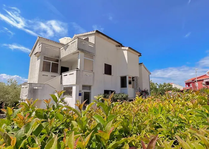 Marvil Cozy With Private Terrace And Free Parking Apartman *