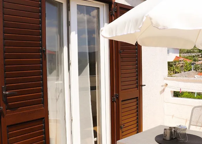 Apartman Marvil Cozy With Private Terrace And Free Parking Krk Town