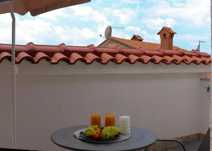 Marvil Cozy With Private Terrace And Free Parking Krk Town