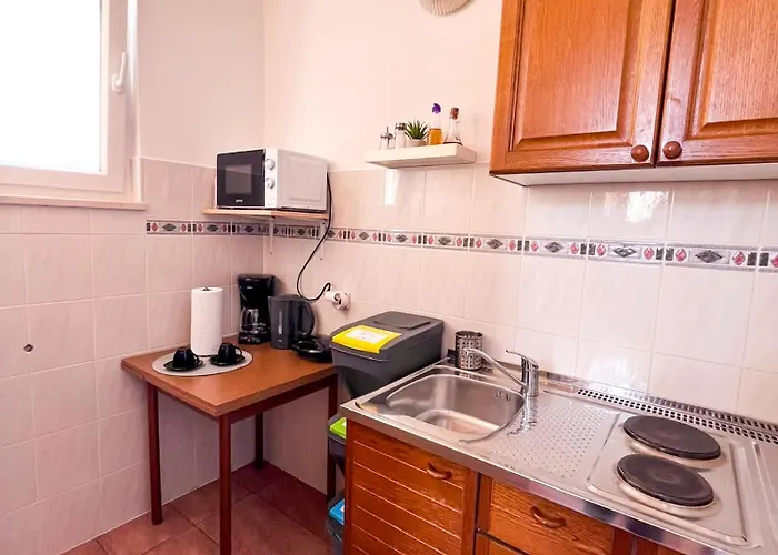 Marvil Cozy With Private Terrace And Free Parking Apartman