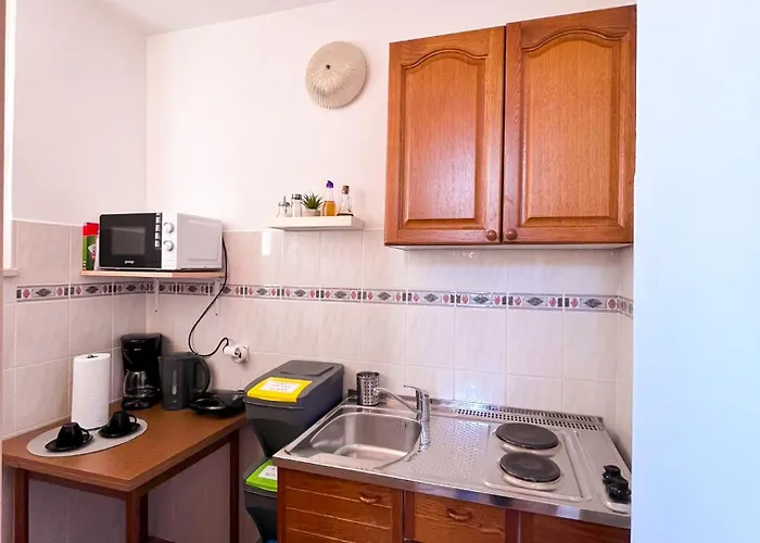 Marvil Cozy With Private Terrace And Free Parking Apartman
